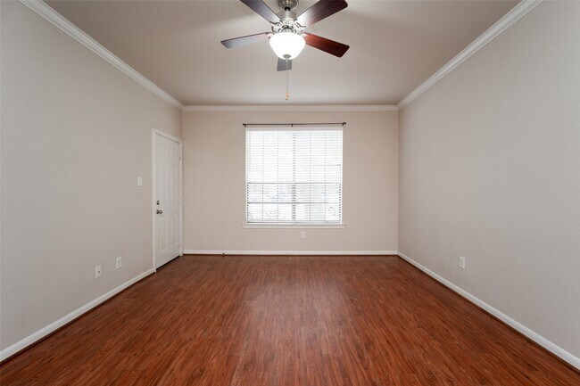 Building Photo - 2255 Braeswood Park Dr