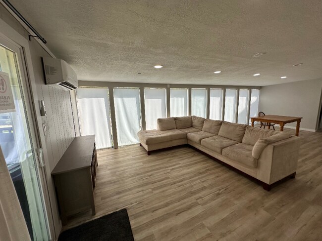Building Photo - 480 E 200 N