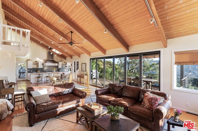 Building Photo - 21338 Colina Dr