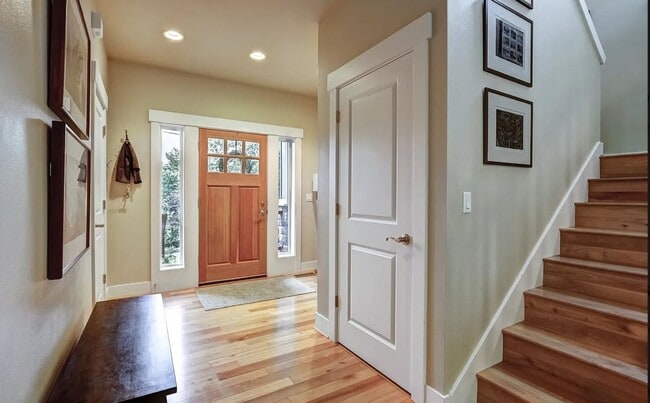 Foto del edificio - 3BR in great neighborhood with large yard