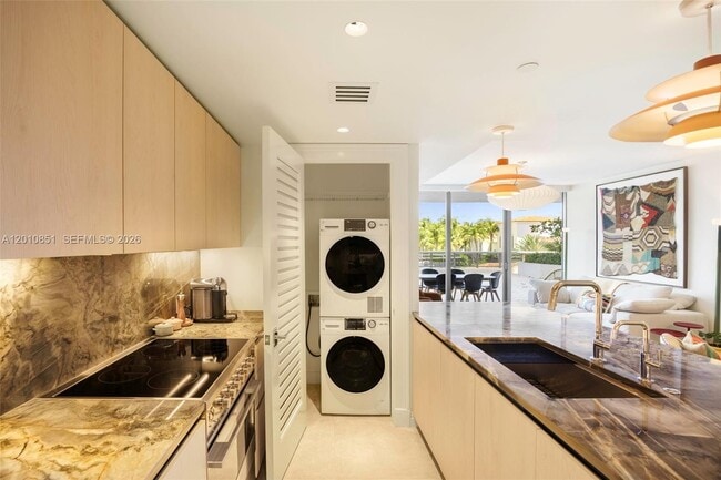 Building Photo - 5875 Collins Ave