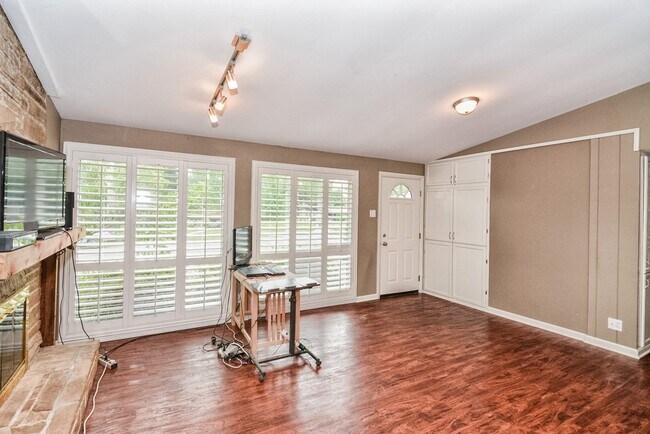 Building Photo - 1001 Coffey Ct