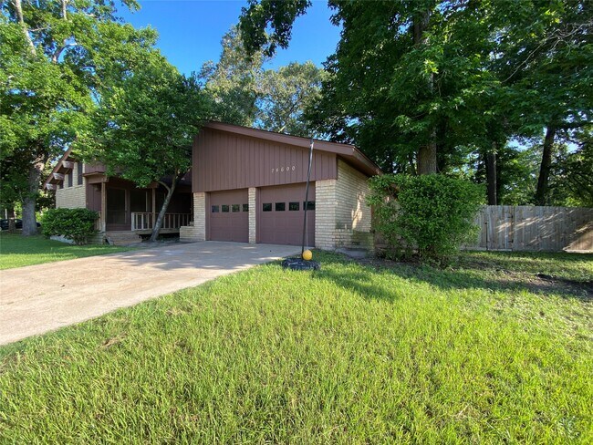 Building Photo - 24600 Darkwood Ct