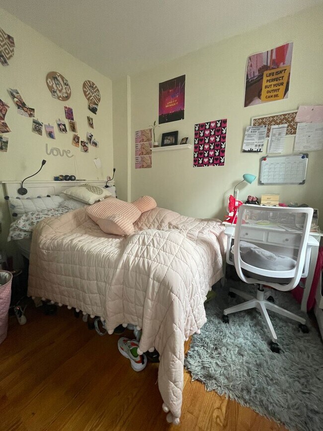 Foto del edificio - No Brokers Fee, Heat, Hot Water Included, Laundry on a Site