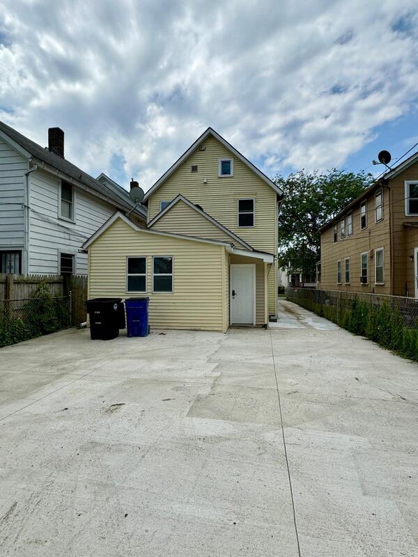 1615 E 47th St Cleveland, OH 44103 – photo 4