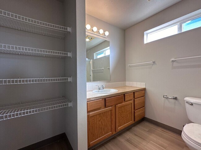 Foto del edificio - 634-636 NE Larch Ave