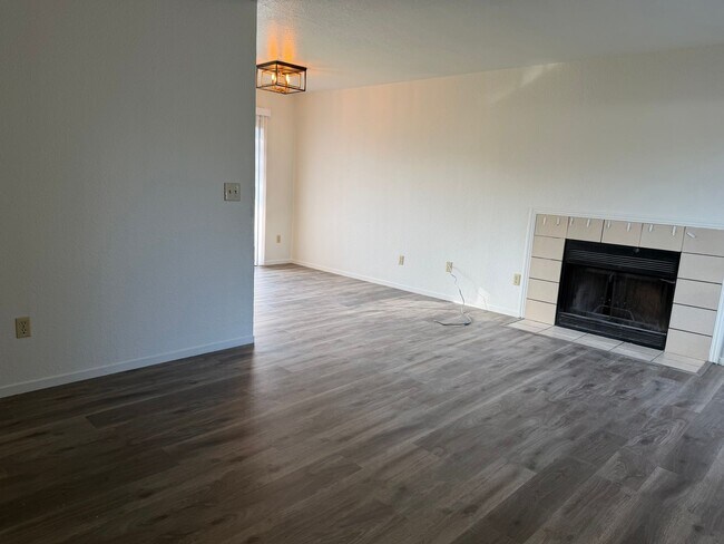 Foto del edificio - Remodeled 3 bedroom 2 bath house in Citrus Heights HUGE YARD