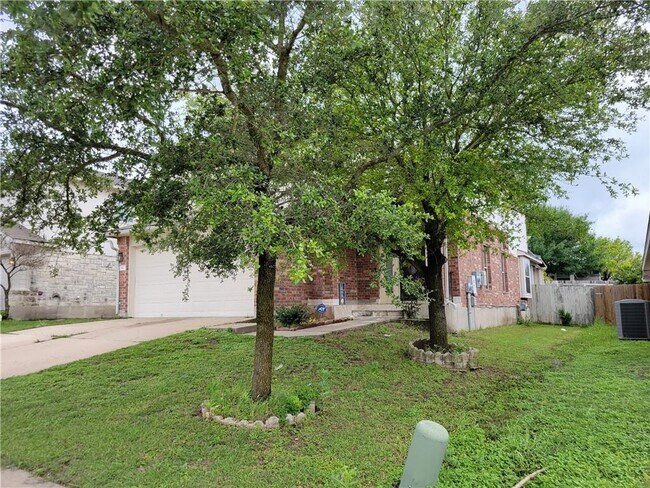 Foto del edificio - 312 Sweet Leaf Ln