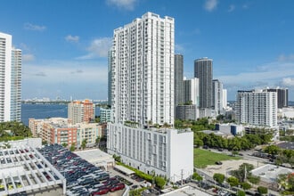 Building Photo - 2000 Biscayne