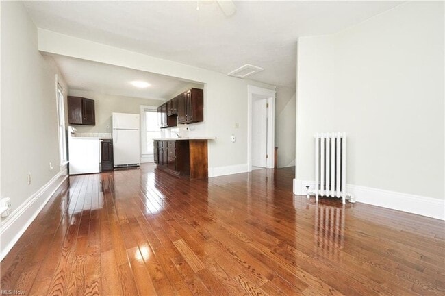 Building Photo - 554 Creedmore Ave