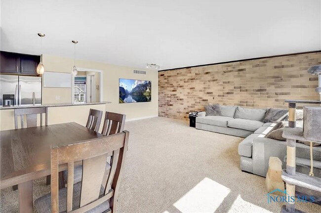 Foto del edificio - 4733 Lakeside Dr