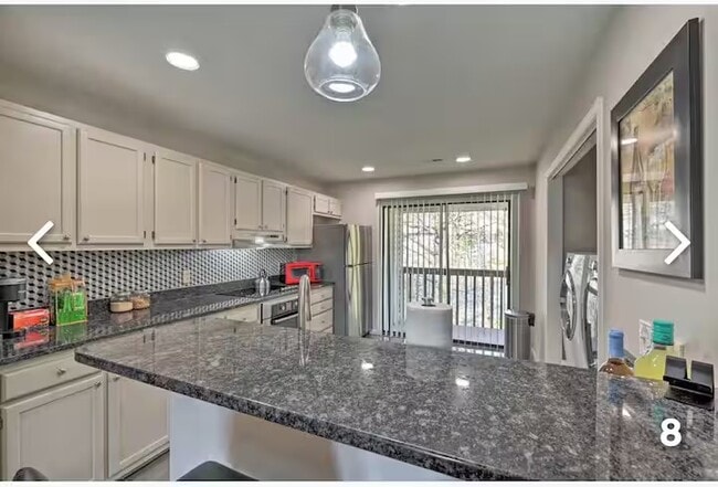 Building Photo - 328 Davidson St