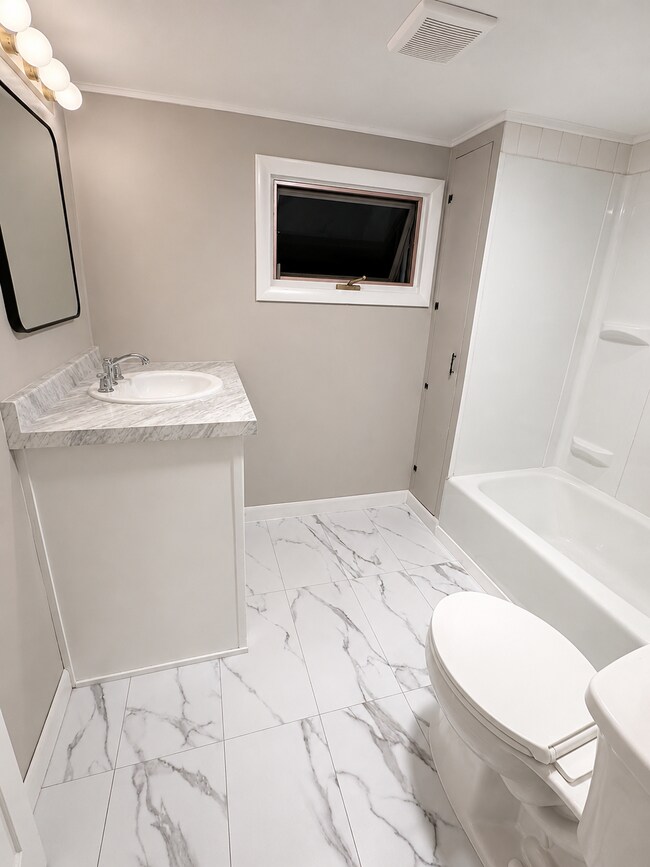 Baño del primer piso - 346 Boston Rd