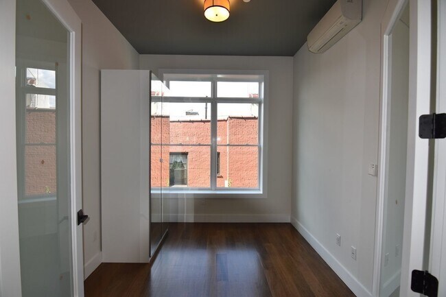 Building Photo - 537 Park Pl