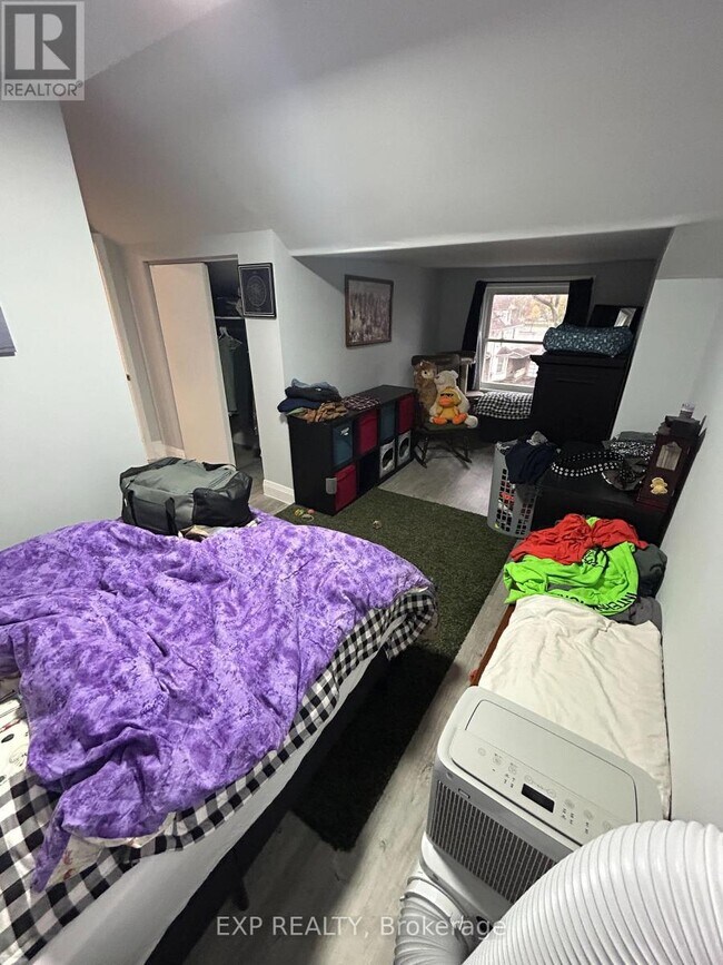 Photo du bâtiment - 122 Hellems Ave