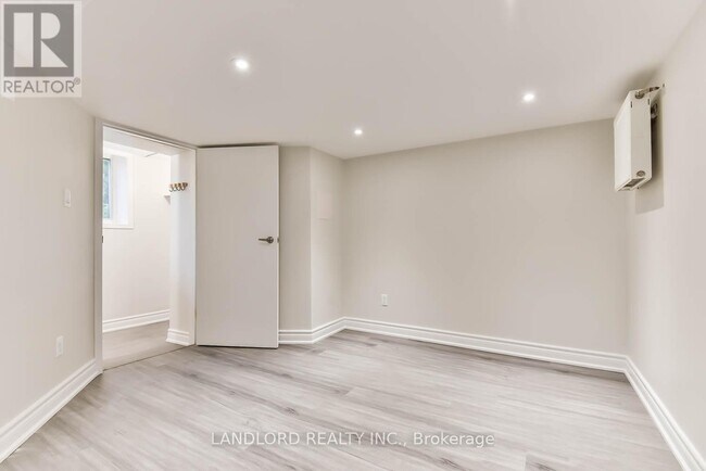 Photo du bâtiment - 360 Roxton Rd