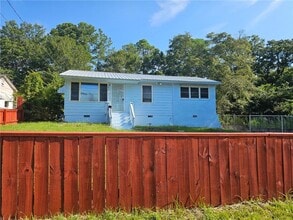 Building Photo - 873 Ell St
