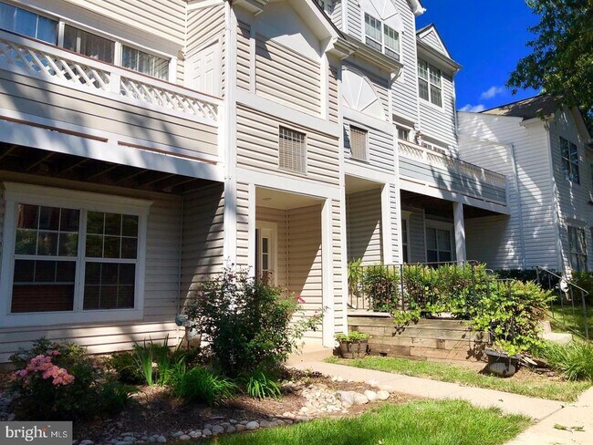 Building Photo - 14415 Fallscliff Ln