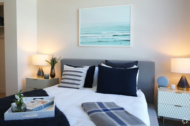 2BR, 2BA-910 SF - AVEN