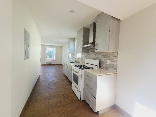 Photo - 1413 E 53rd St Apartment