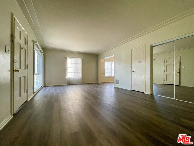 Foto del edificio - 1365 Masselin Ave