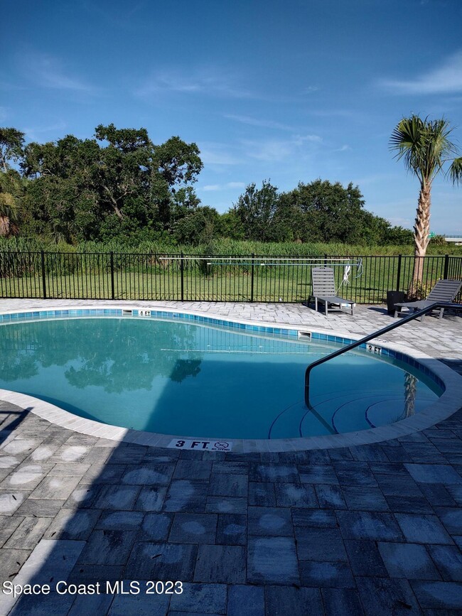 Building Photo - 3940 Playa Del Sol Dr