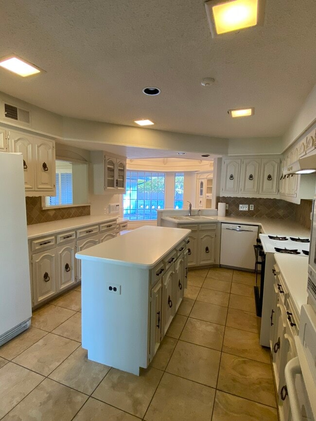 Building Photo - 6614 Harvest Glen Dr