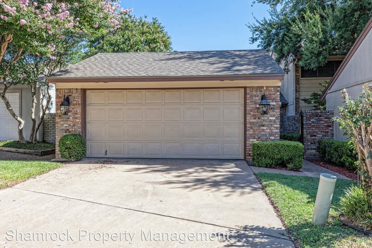 Primary Photo - 4512 Village Oak Dr