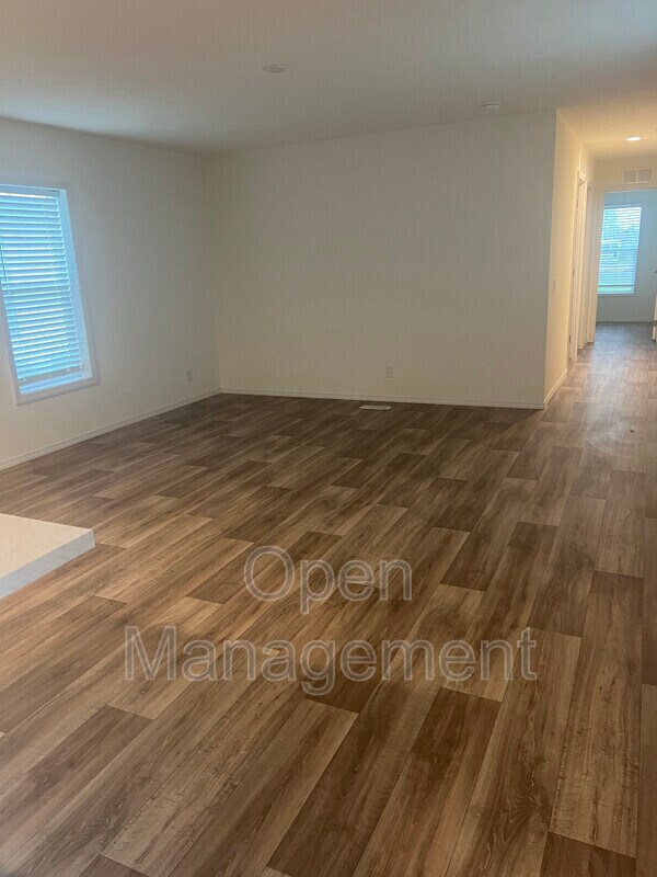 Foto del edificio - 1033 Gibraltor Ave