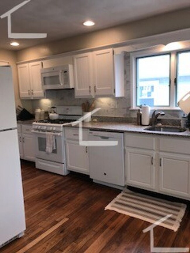 Building Photo - HOT BROOKLINE LISTING!!!!!