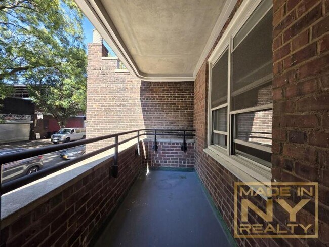 Foto del edificio - 3 bedroom in KEW GARDENS NY 11415