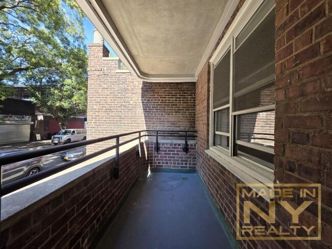 Building Photo - 3 bedroom in KEW GARDENS NY 11415