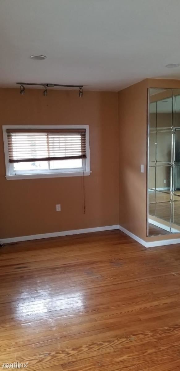 Foto del edificio - 2 br, 1 bath  - 18 Vreeland Ter