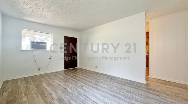Building Photo - 5429 Farnsworth Ave