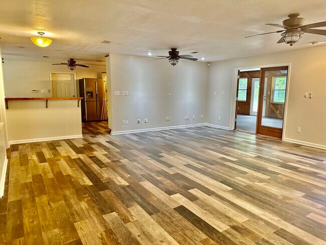 Building Photo - 489 River Plantation Rd