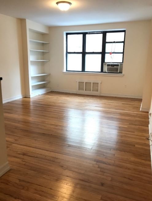 Primary Photo - 147 E 35th St