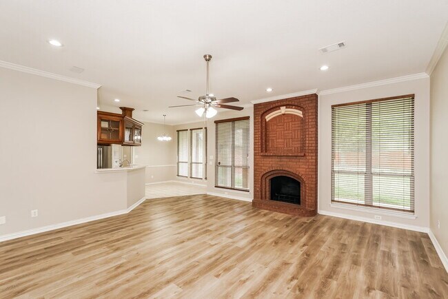 Building Photo - 708 St Johns Dr