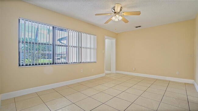 Foto del edificio - 5717 Lawndale Rd