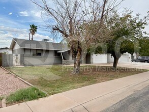 Building Photo - 102 E Erie Dr