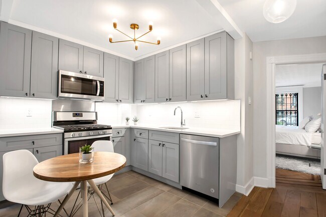 Foto del edificio - Fab 1 Bedroom, w/d & outdoor space