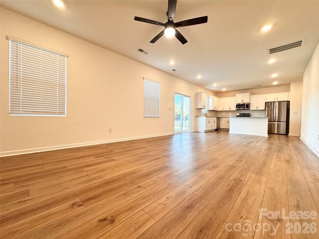 Foto del edificio - 699 Kitfox Dr NW