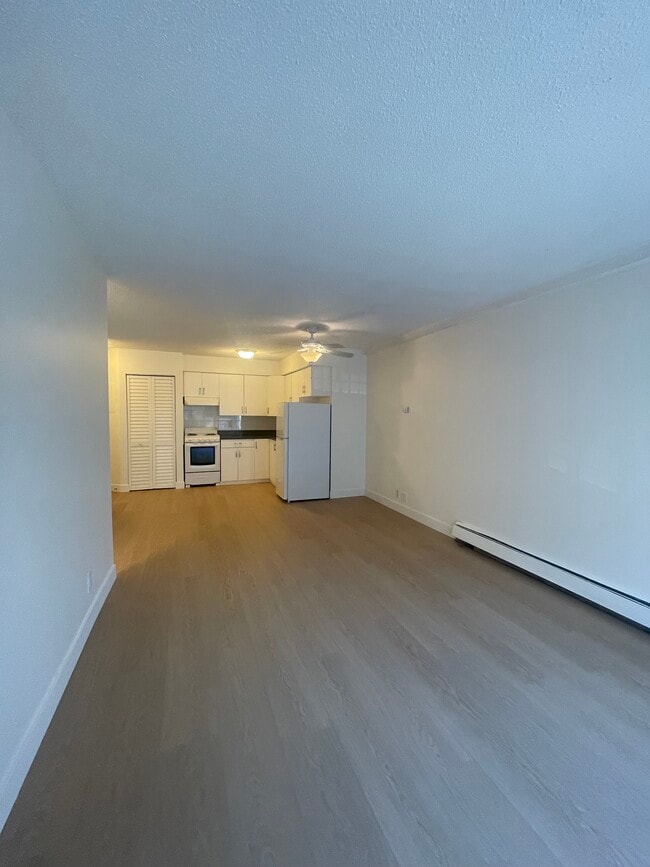 Building Photo - Parkview Terrace - 208