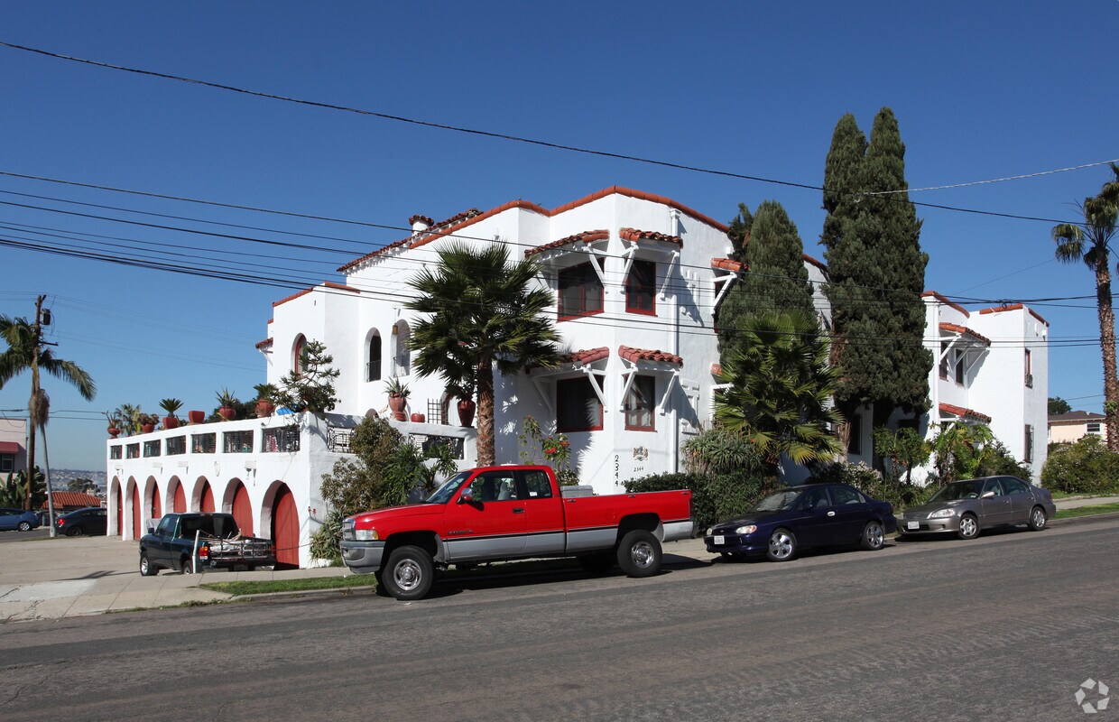 Primary Photo - 2344 Curlew St