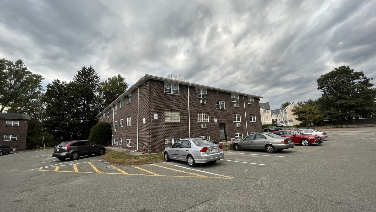 Primary Photo - 381 Hildreth St