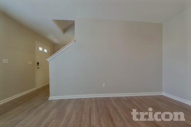Building Photo - 410 Fox Trot Dr