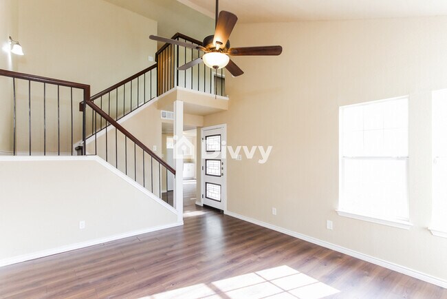 Foto del edificio - 10439 New Bedford Dr, Dallas, TX 75217, USA
