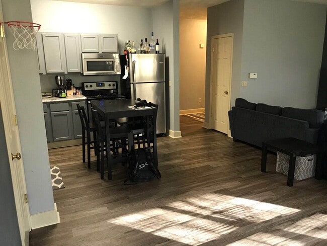 Foto del edificio - 623 Foxglove Ln