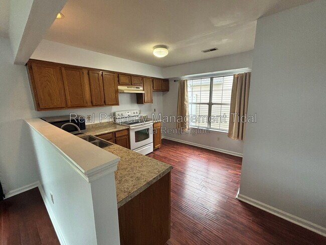 Foto del edificio - 461 Charter Oak Dr