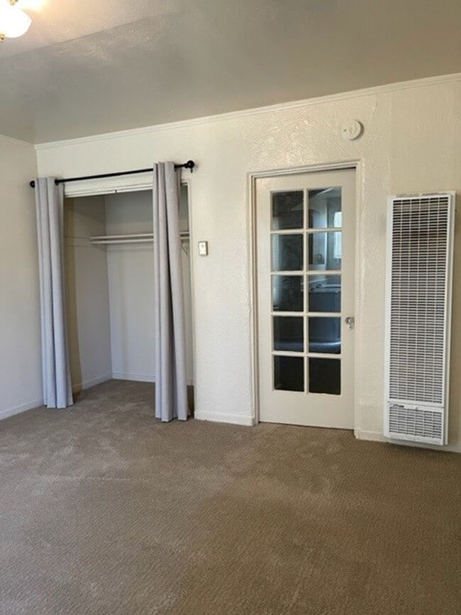 Building Photo - Quaint Studio, Freshly Painted, in Central Berkeley