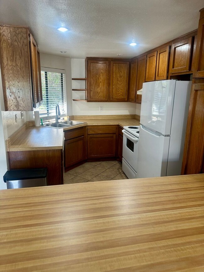 Foto del edificio - $2,800 - 2 Bed / 2 Bath Condo Near Fashion...